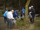 图片：加茂山公园集体清洁活动